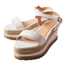 Vita sandaler från Access