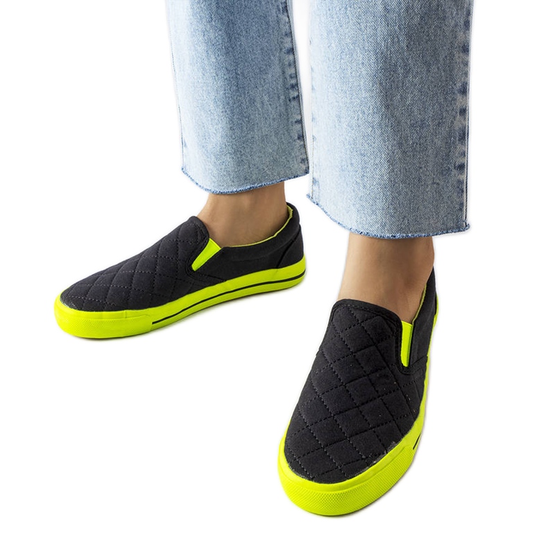 Svarta quiltade slip-on sneakers från Balsamo