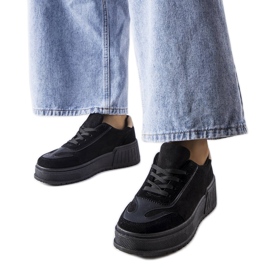 Svarta platåsneakers från Fabienne