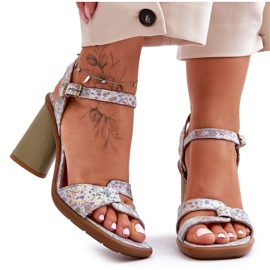 Lädersandaler På Klack Maciejka 06029-24 Vit-Grön