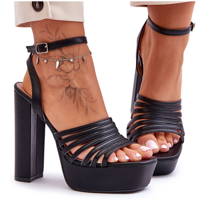 Sandaler På En Hög Klack Svart Maya