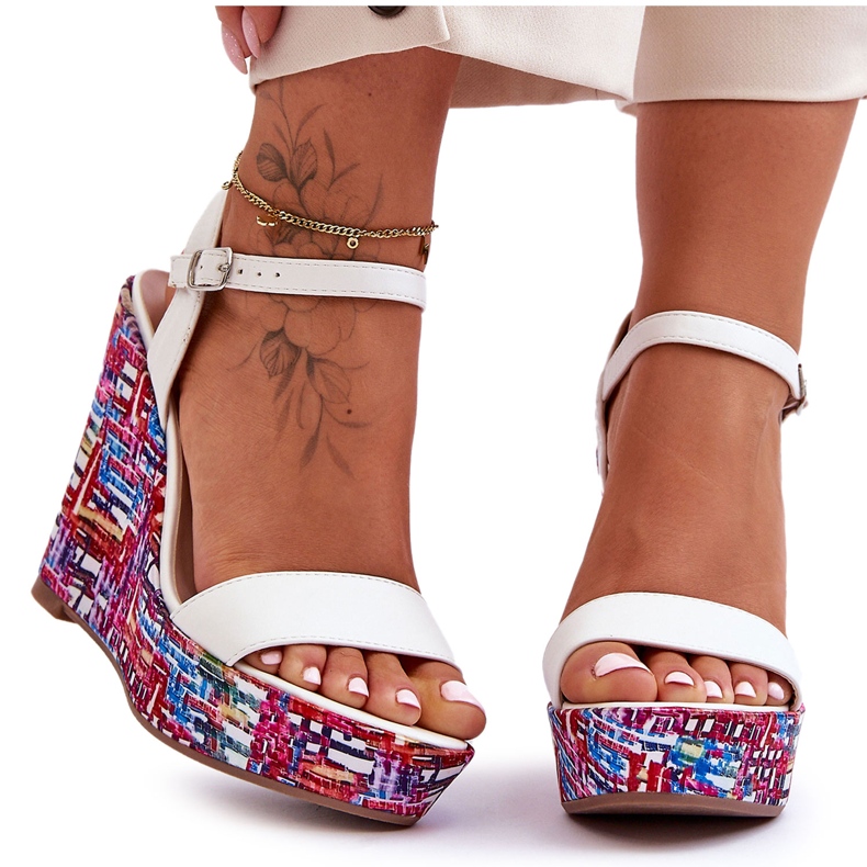 Damsandaler På En Färgglad Kil Vit Malibu