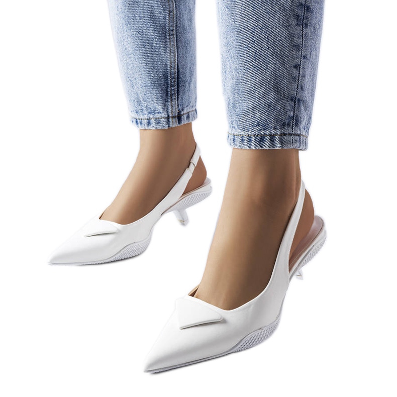 Vita sandaler med låg klack från Gougeon