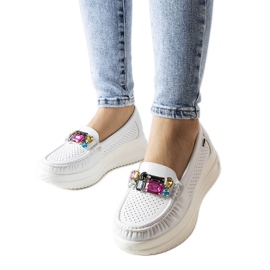 Vita loafers med kristaller från Gisella