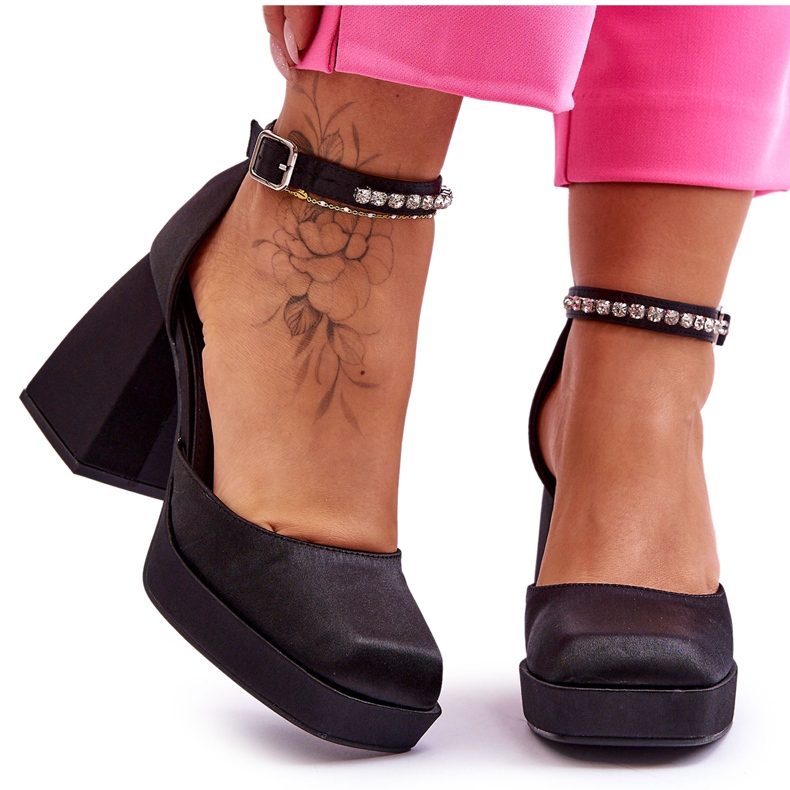 Fashionabla pumps på massiva klackar med zirkoner Svart Adel