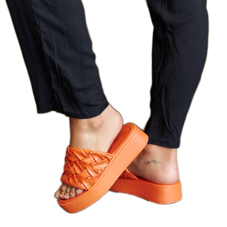 Orange plattformsrutschbanor från Colonnelo