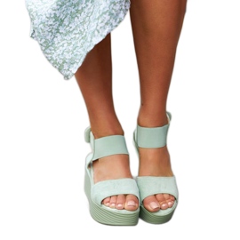 Gröna kilasandaler från Romani