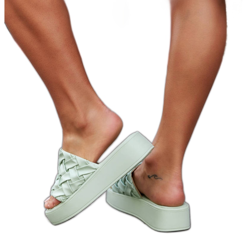 Gröna tofflor på Esposito-plattformen