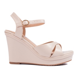 Shelovet beige sandaler med hög kil