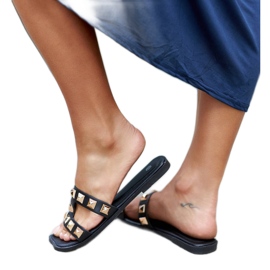 Svarta rutschbanor dekorerade med Agnano dubbar