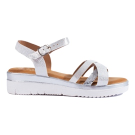 Bekväma Shelovet sandaler i vit och silver med låg kil