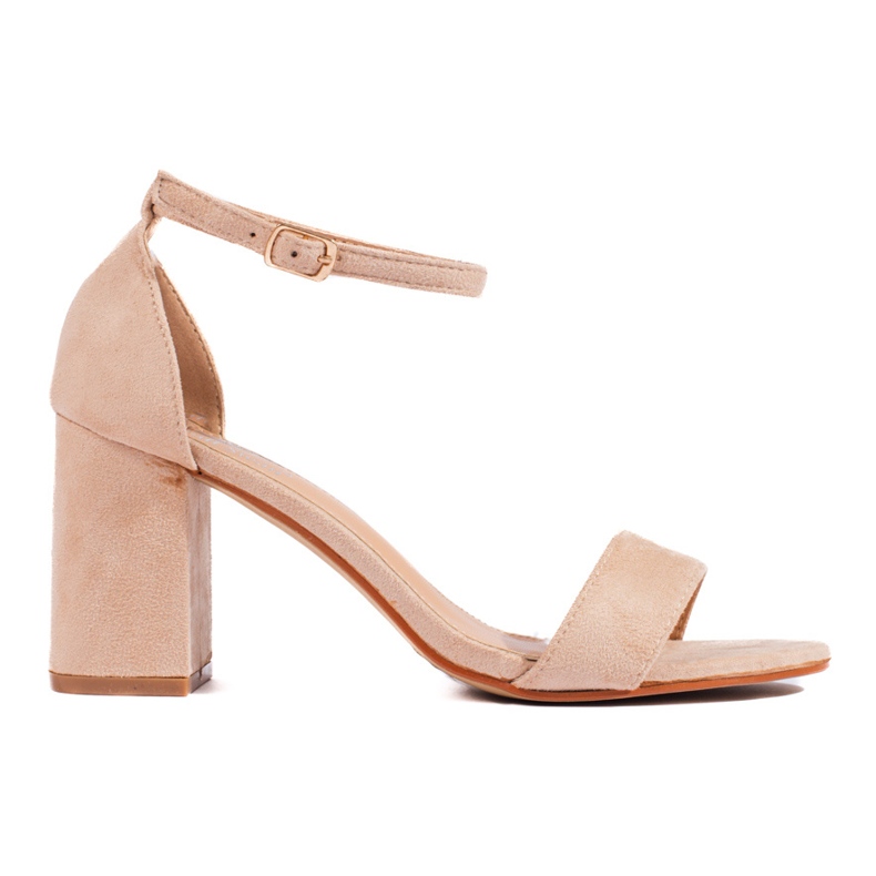 Klassiska sandaler för kvinnor på en beige Shelovet-stolpe