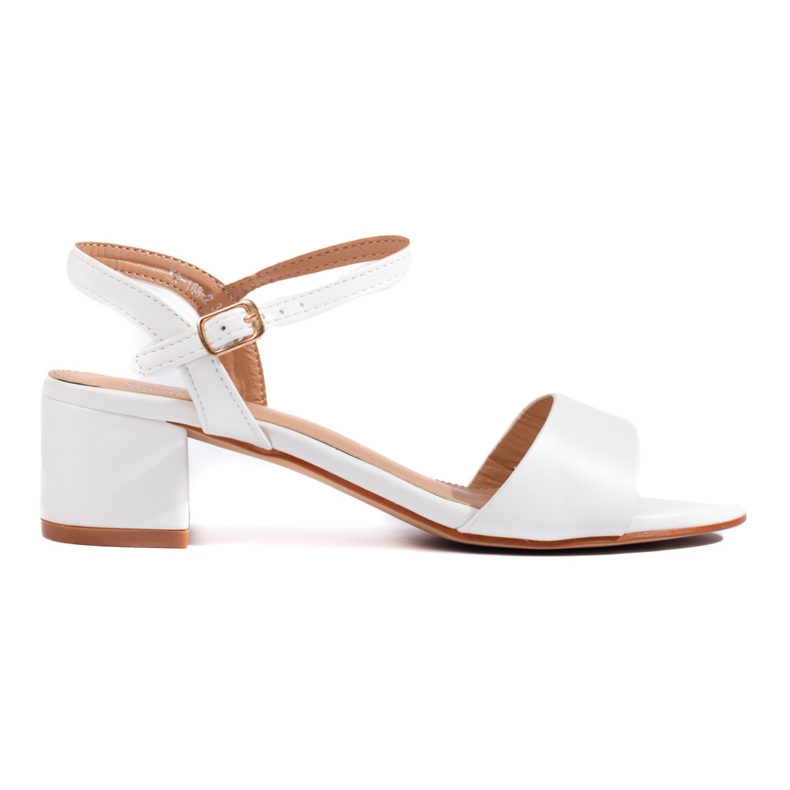Vita sandaler för kvinnor på Shelovet-stolpen