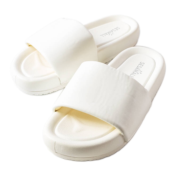 Franco vita platåtofflor