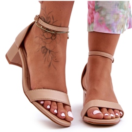 Lädersandaler på klack Enfärgade beige inspirera mig!