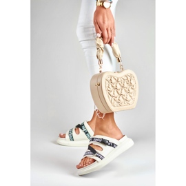 Snygga vita tofflor från La.Fi