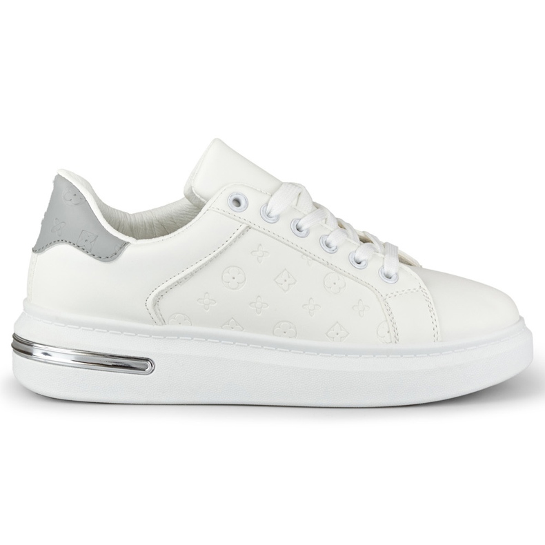 Vita sportskor med dekoration