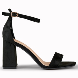 Svarta sandaler med hög klack