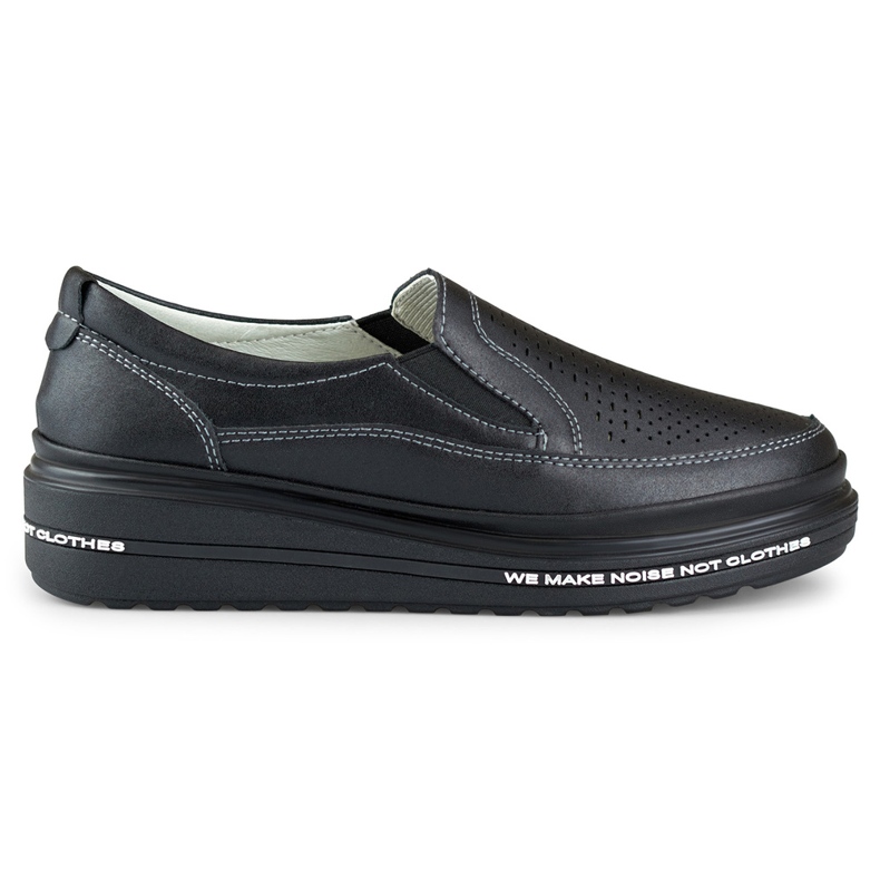 Genombrutna skor för kvinnor gjorda av naturligt läder svart