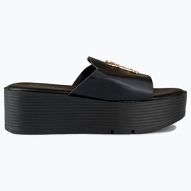 Svarta kilsandaler för kvinnor med gulddekor