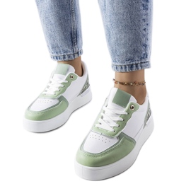 Gröna sneakers på Tooele-plattformen