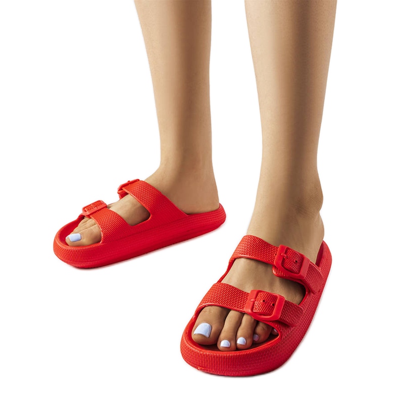 Röda gummislider med spännen från Padova