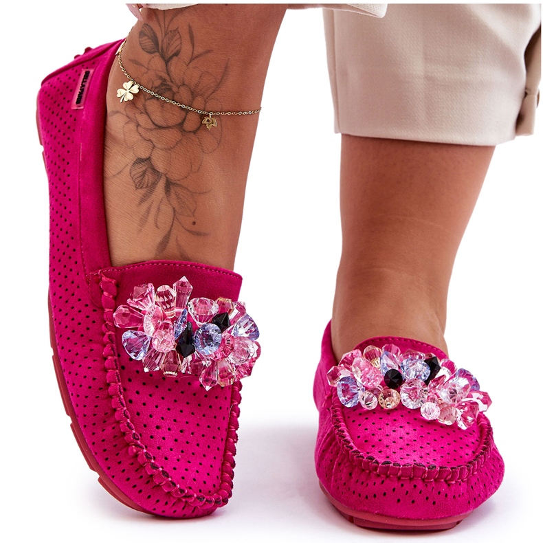 PM1 Fashionabla loafers i mocka med dekorationer fuchsia delima rosa