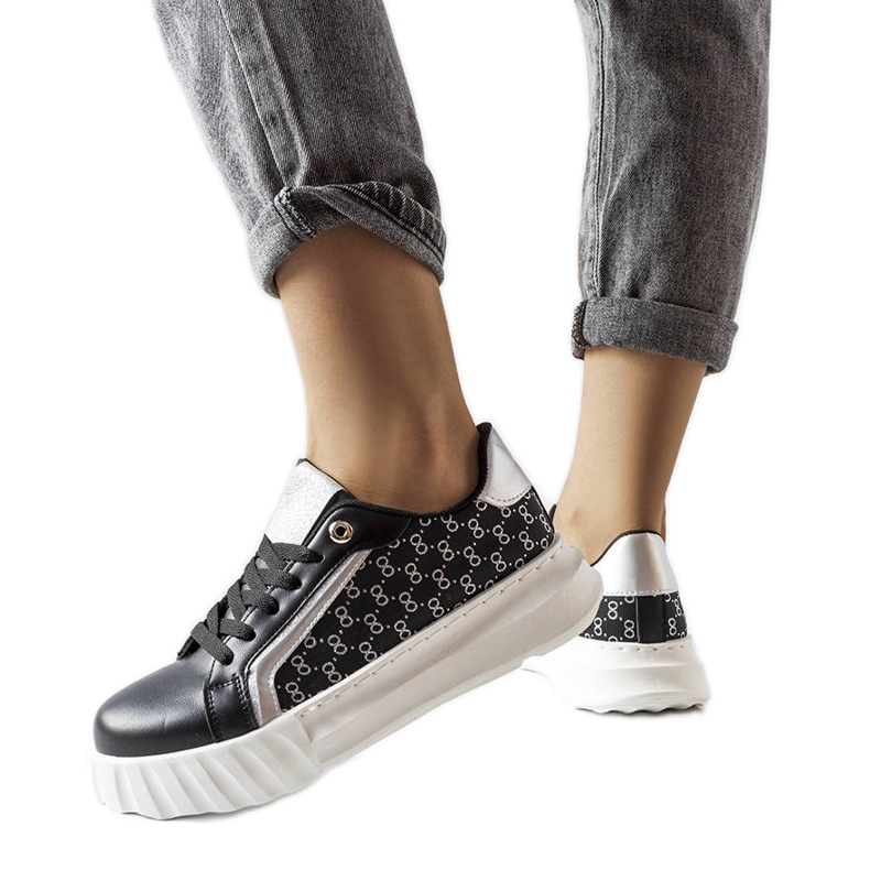 Svarta plattformssneakers från Giuseppe