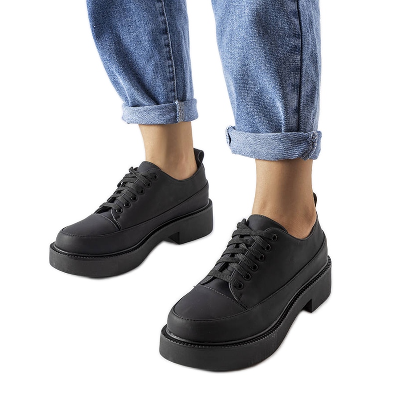 Svarta platta skor från Merico