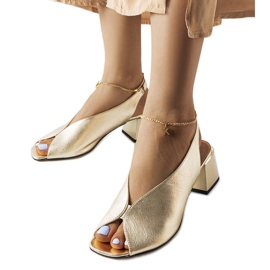 Karino sandaler i guldblock gyllene