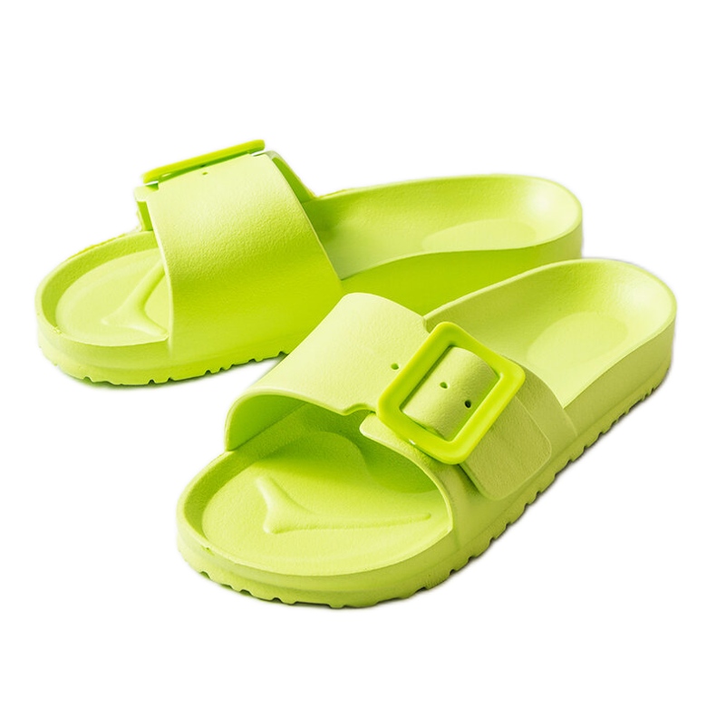 Gröna gummisliders med spänne från Nelm