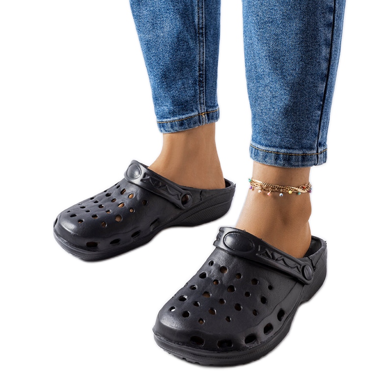 Svarta skumtofflor med sluten tå från Kleist