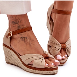 Artista beige sandaler med kil