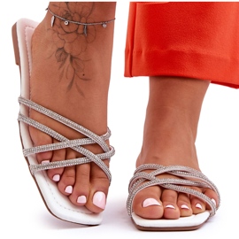 PG1 Damsandaler med ränder och strass Vit Leomi