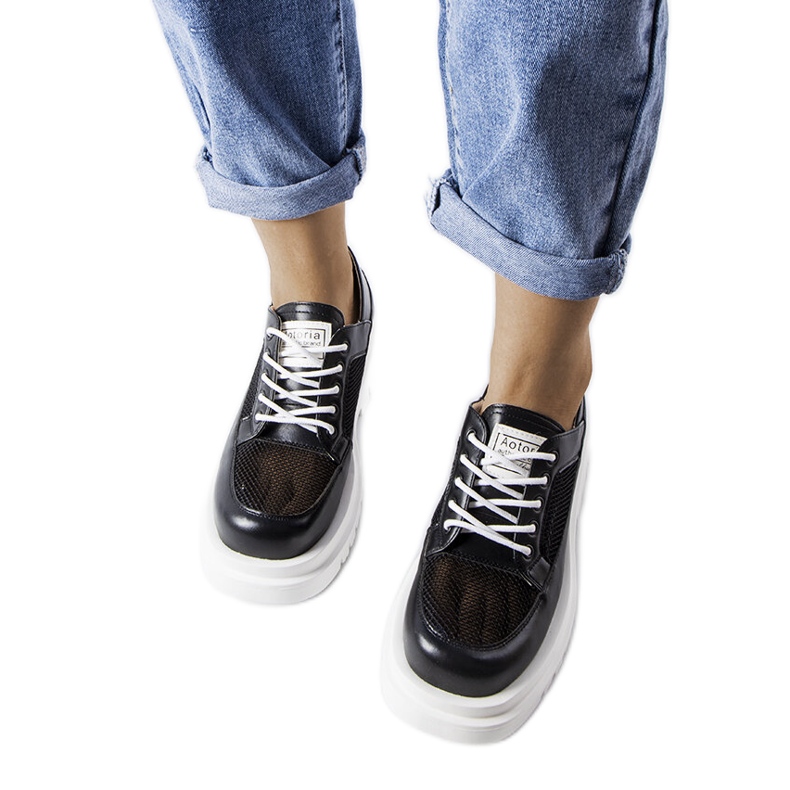 Inna Svarta genombrutna massiva Tasmin-skor