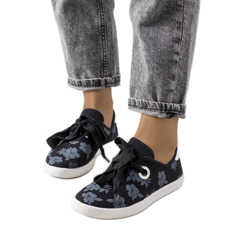 Svarta blommiga sneakers från Hurstie