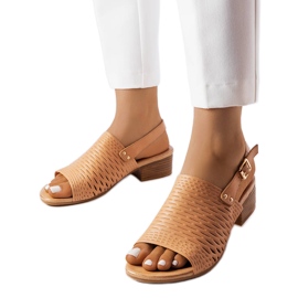Ökenbruna sandaler med låg klack beige