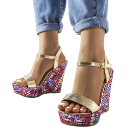 Gyllene sandaler från Fairmont