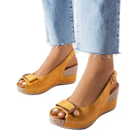 Gula sandaler från Laetitia