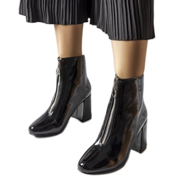 Svarta patentstövlar med silver Soutter dragkedja