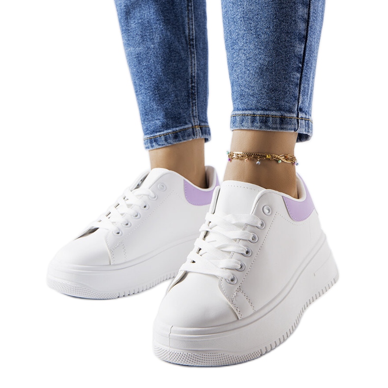 Vita och lila platåsneakers från Holante