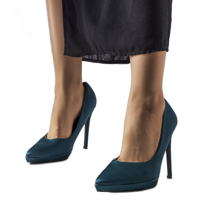 Mörkgröna satinpumps från Silje