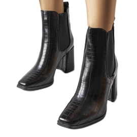 Svarta stövletter med krokodilimitation från Weigall