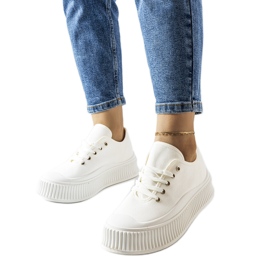 Vita sneakers med tjock sula från Wallace