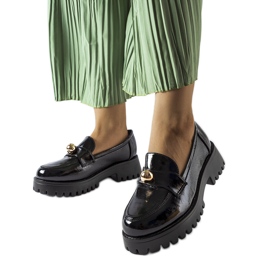 Svartlackade skor från Stella