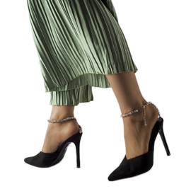 Claude svarta sandaler med strassklack