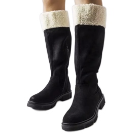 Svarta stövlar i ekomocka från Erin