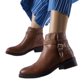 Bruna platta stövlar från Monteforte