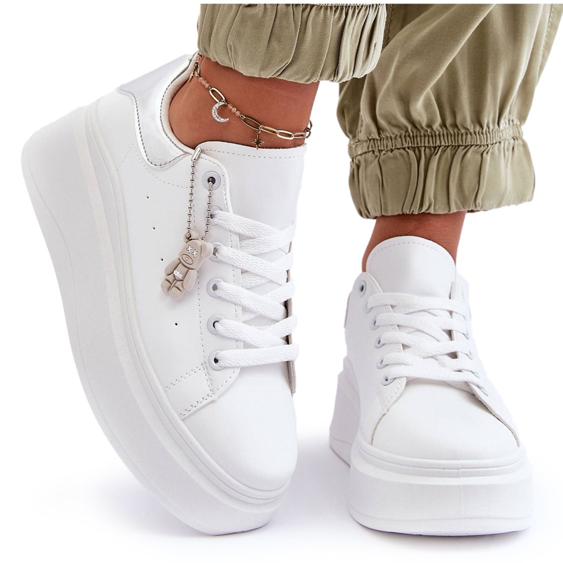 PS1 Damsportskor på en massiv plattform Vita och silver Mariell