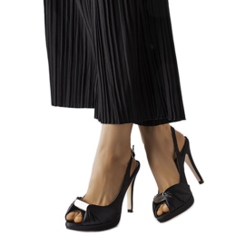 Svarta högklackade sandaler från Crispin